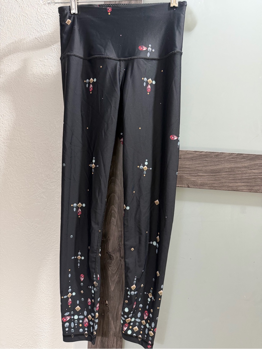 Victoria Sport Black Jewel-Print Active Leggings